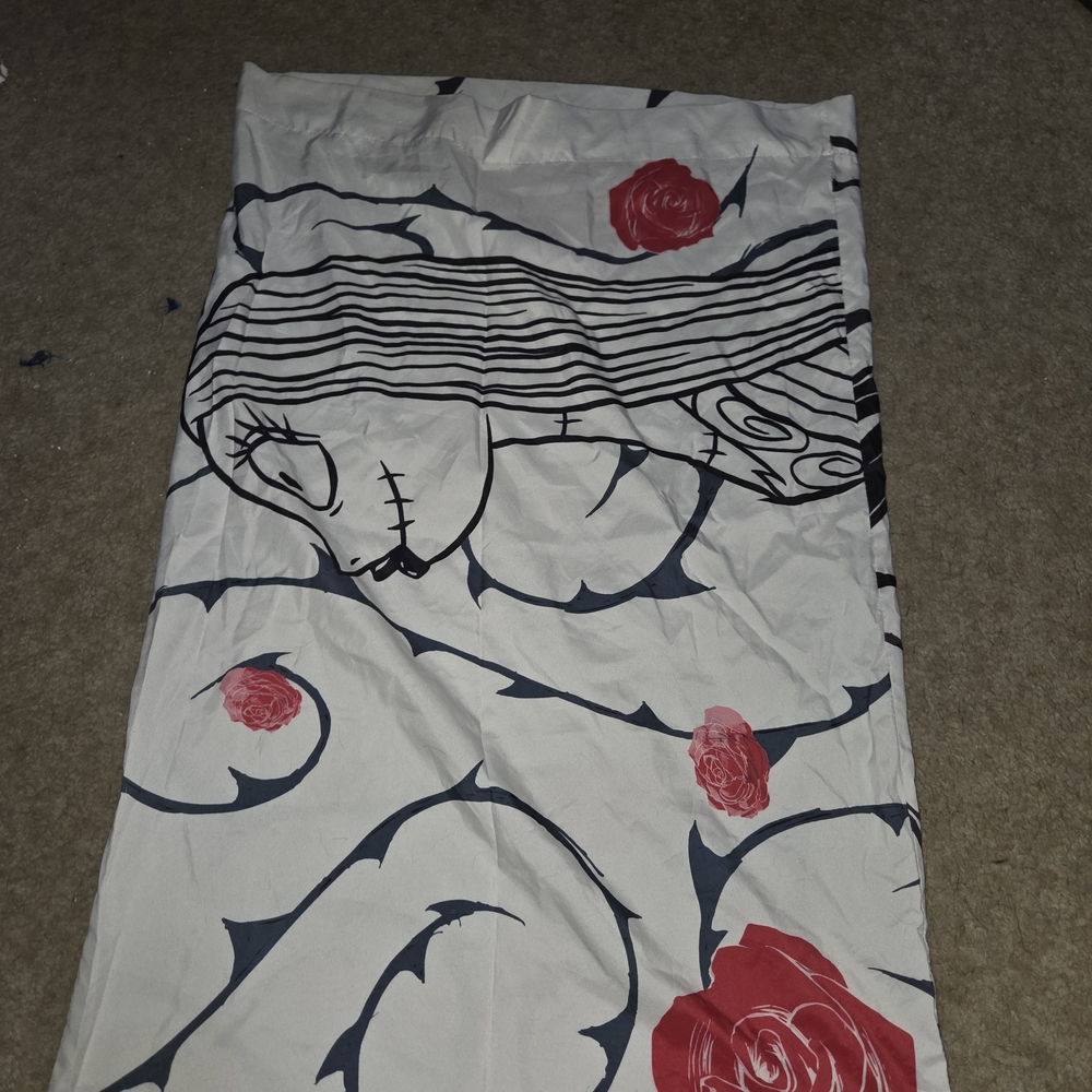 Themed Grey & Black Bedding Set with Red Accent - Nightmare Silhouette Design - Picture 4 of 6
